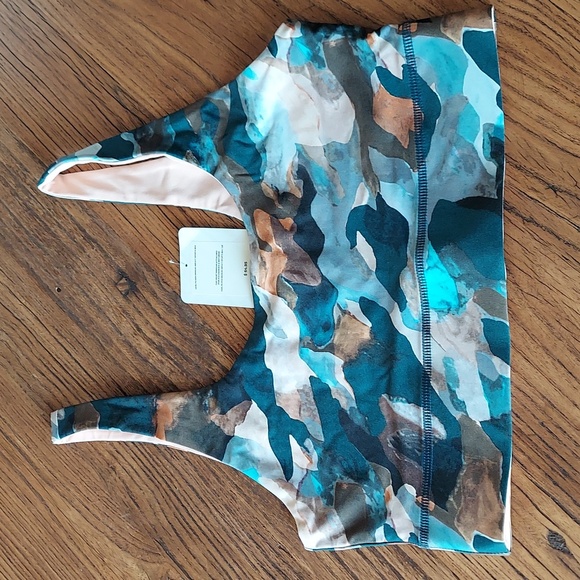 Fabletics Sports Bra - Picture 2 of 6